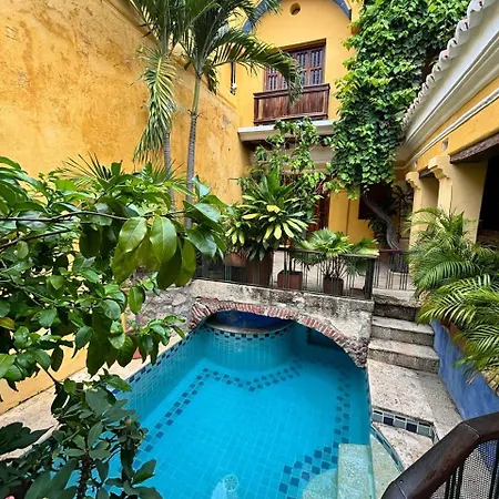 Divine 4br House With Pool In Holiday home
